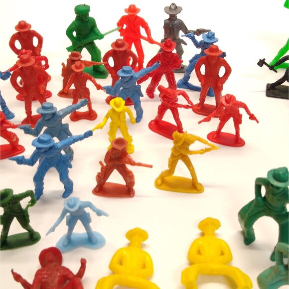Cowboy & Indians Vintage Plastic Toy Lot Nostalgic Collection Wear & Play Damage - Picture 10 of 11